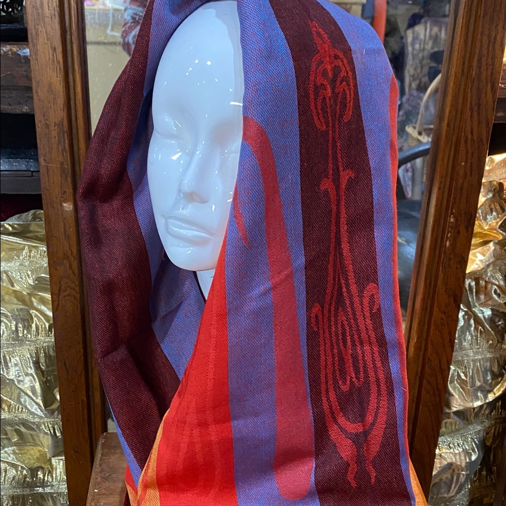 Women's Shawl Scarf NWOTs 65 x 27 inch Vibrant Color - Picture 3 of 4